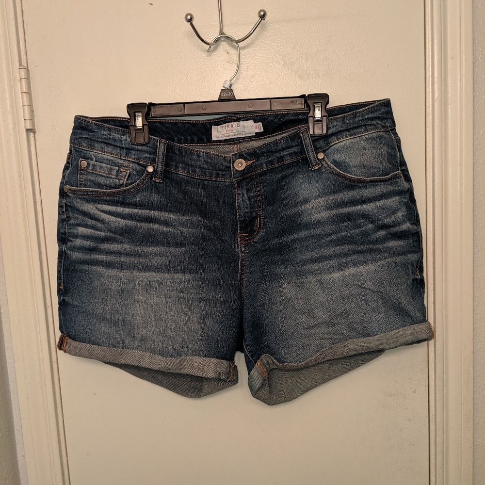 Torrid 16 cuffed Jean shorts